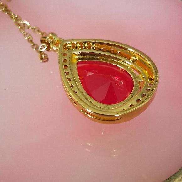 Pretty Red & Gold Necklace - Picture 4 of 8